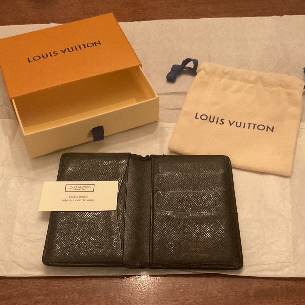 Louis Vuitton Black Epi Card Holder Complete Set. 8/04 | Box Dust Bag Care Cloth